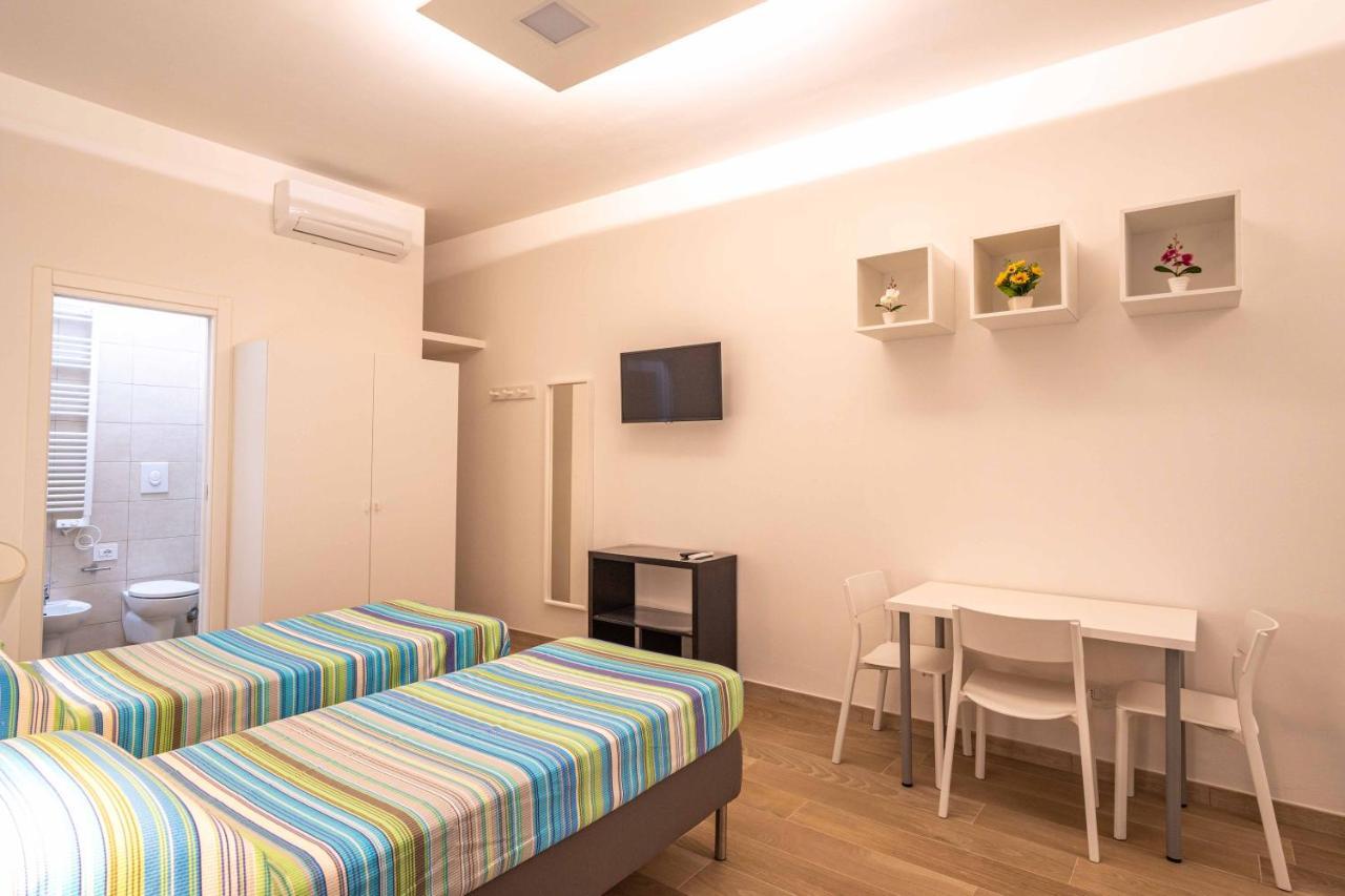 Seven Notes Guest House Bari Exteriör bild